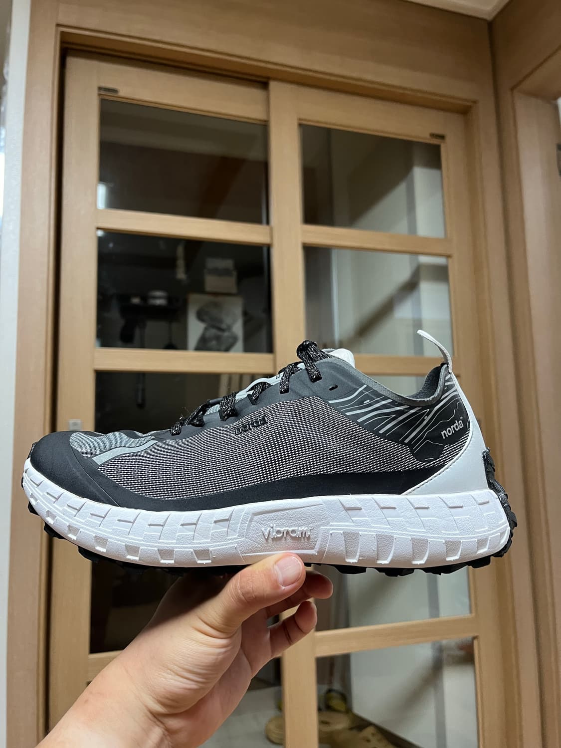 norda 001 core black 컬러 팝니다. 상품이미지3