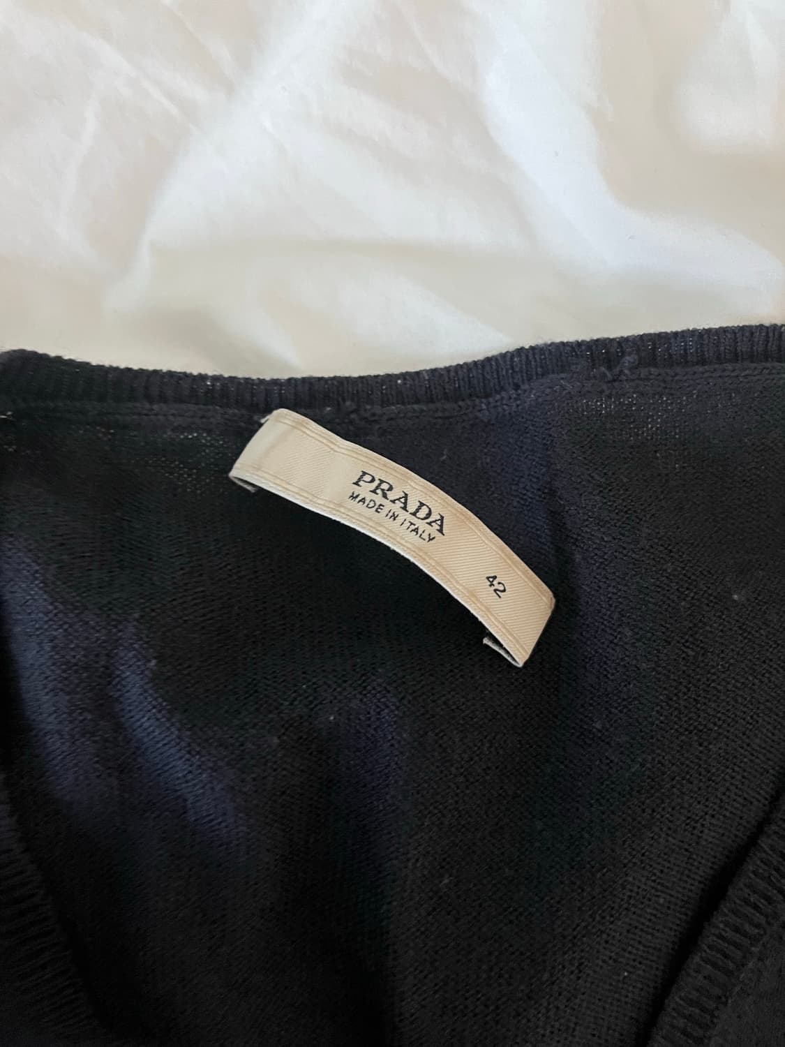Prada 90s extra fine V-neck 상품이미지9