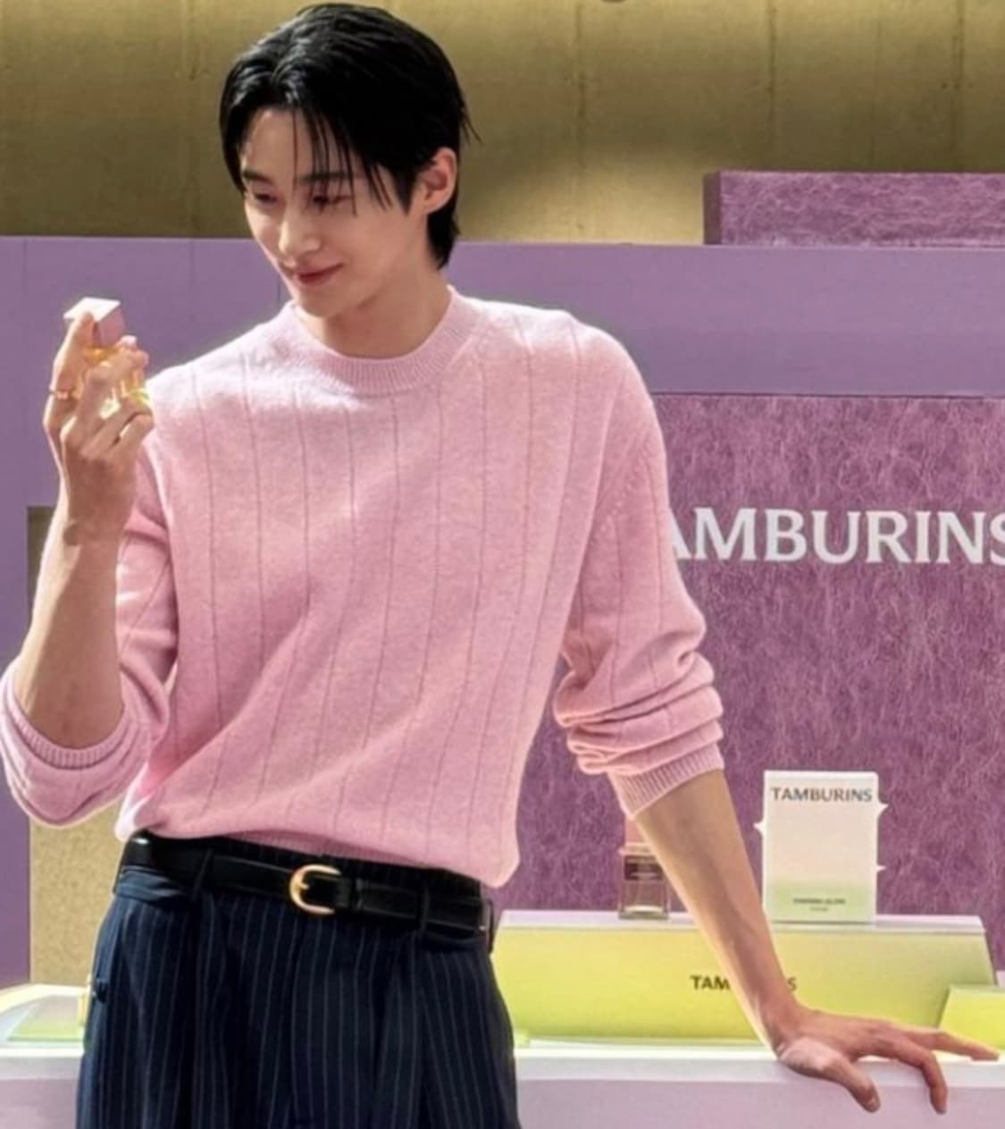 [새상품] 렉토 24FW 러블리 라운드넥 변우석 니트 스웨터 핑크 L 상품이미지1