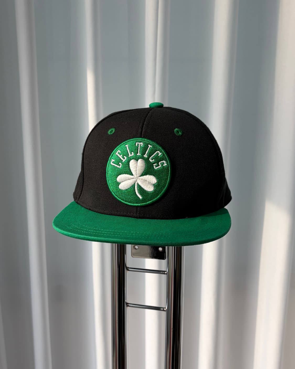 아디다스 x NBA 보스턴 셀틱 스냅백 모자 상품이미지1