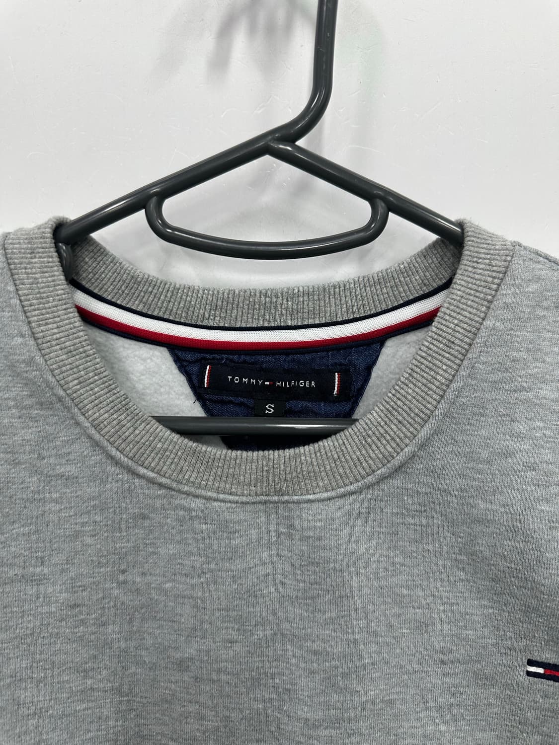 타미힐피거 그레이 맨투맨  상품이미지2