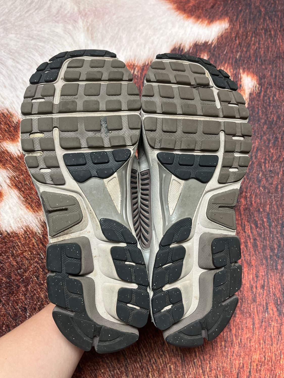 [300] 나이키 줌 보메로 5 칼리지 그레이 케이브 스톤 상품이미지5