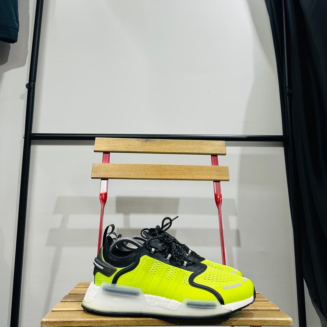 아디다스 NMD_V3 '솔라 상품이미지1