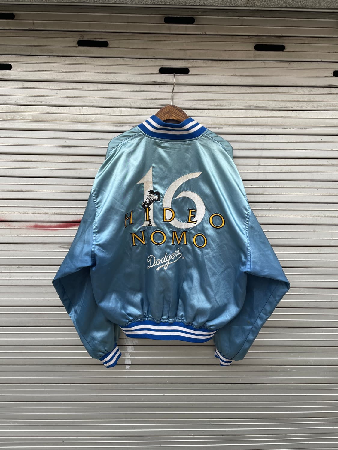 90s L.A. Dodgers Hard Faded Satin Jacket 상품이미지6