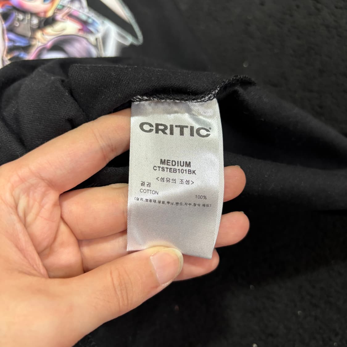 M 크리틱 X BEBE 스우파 블랙 프린팅 반팔티 상품이미지5