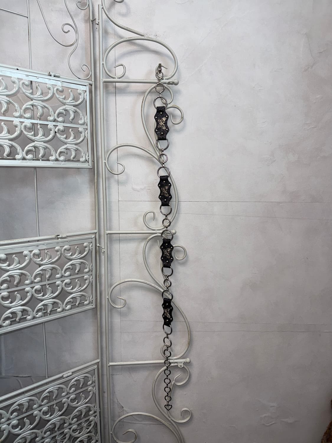 Metal black butterfly charm stud 체인벨트 상품이미지3