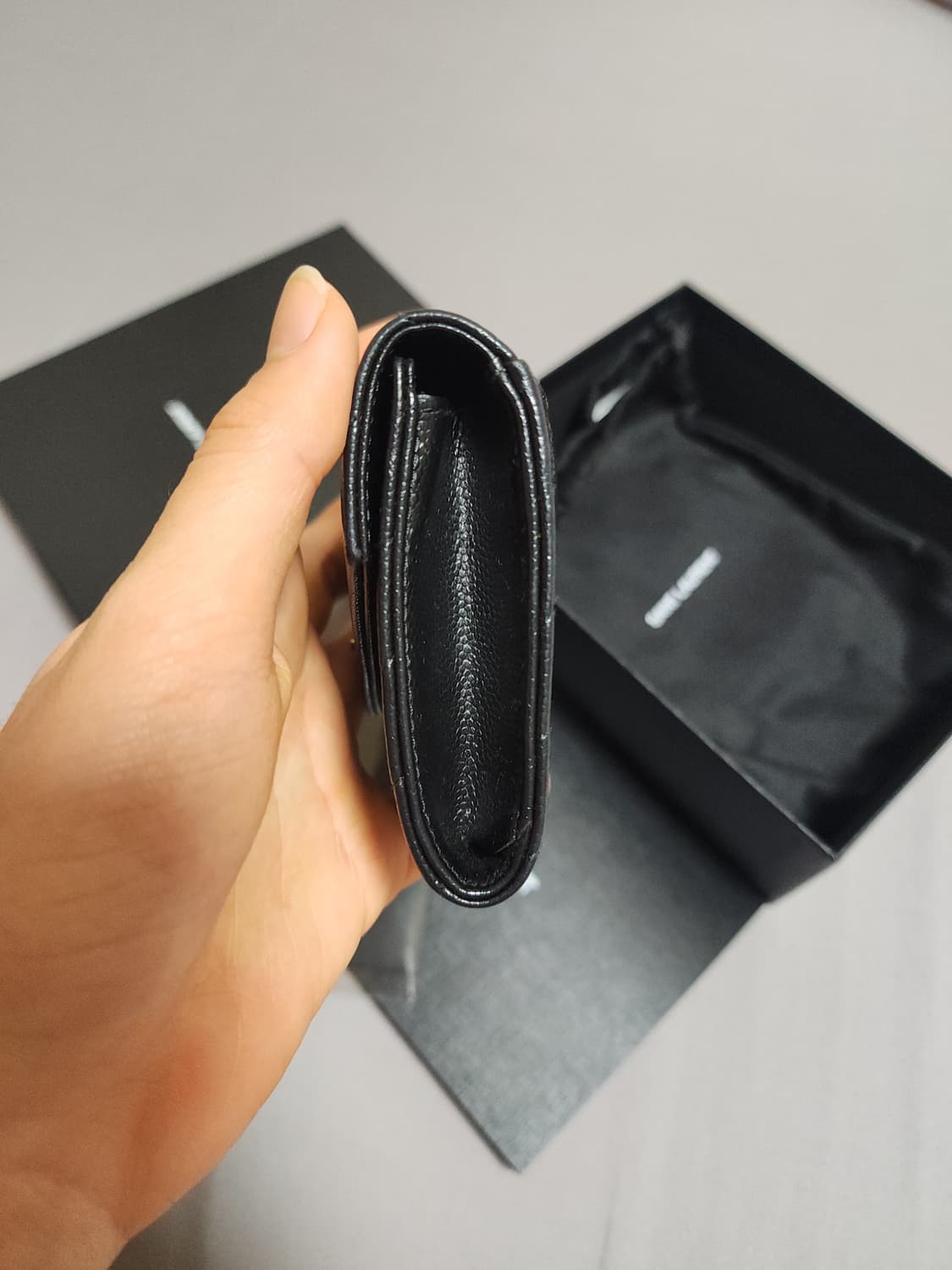 생로랑 카산드라 마틀라세 카드지갑 블랙 금장 상품이미지4