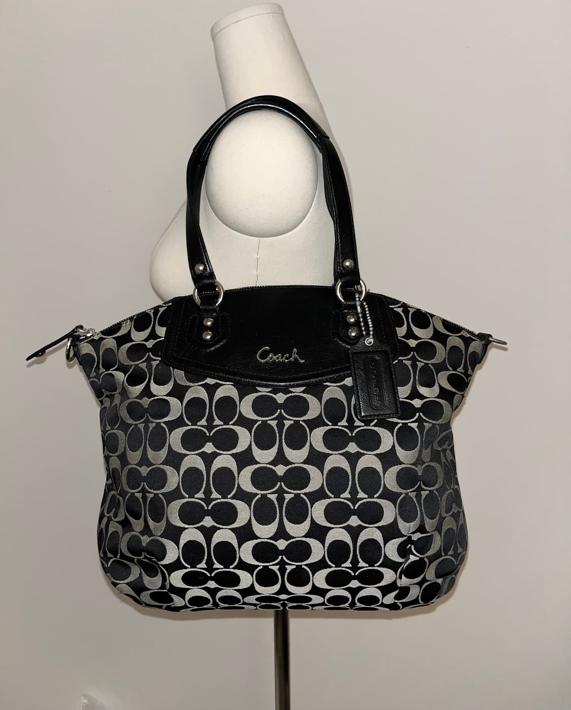 📦Coach black and white shoulder bag 상품이미지1