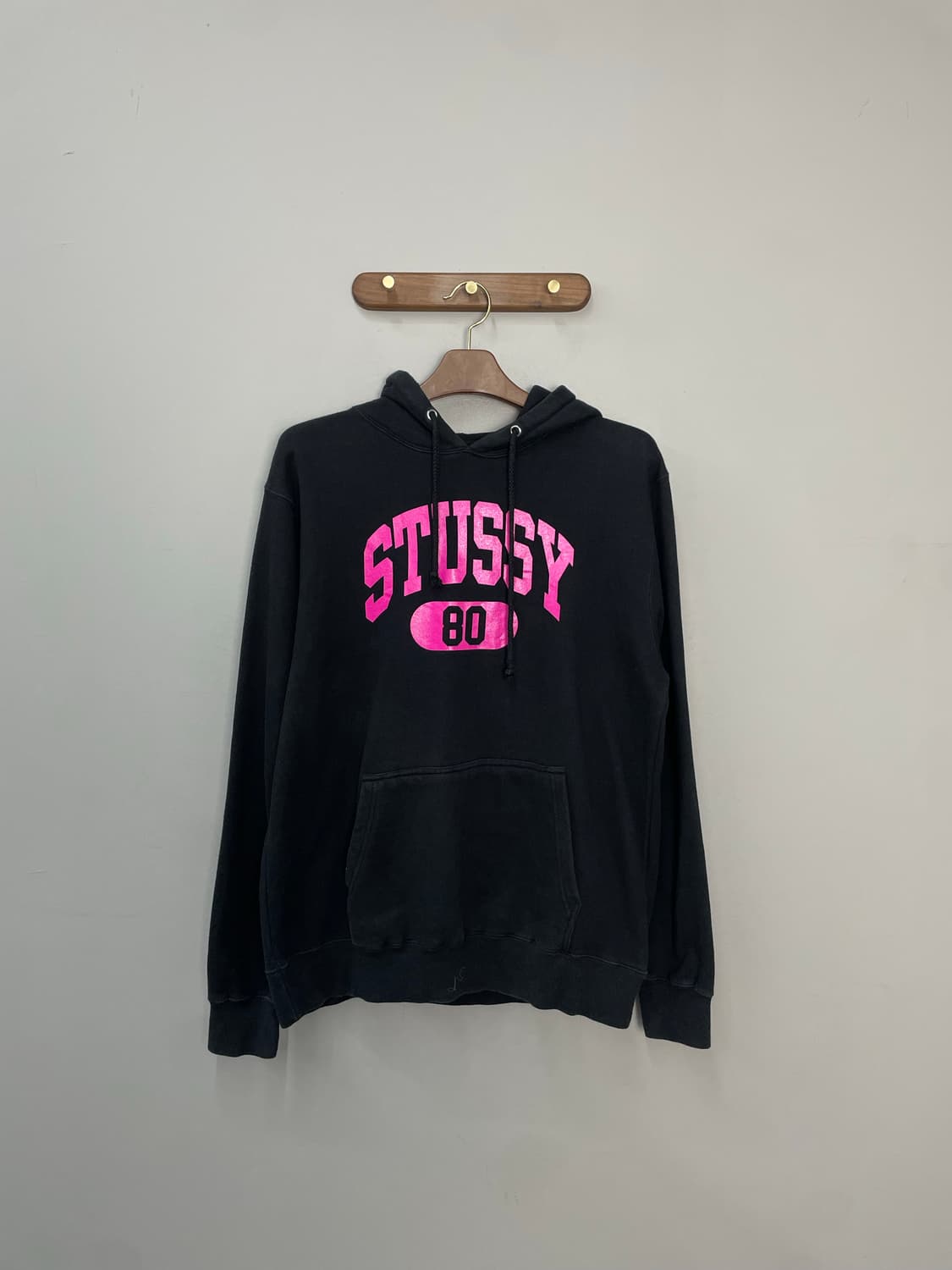 스투시 핑크로고 블랙 후드티 H2115 상품이미지2