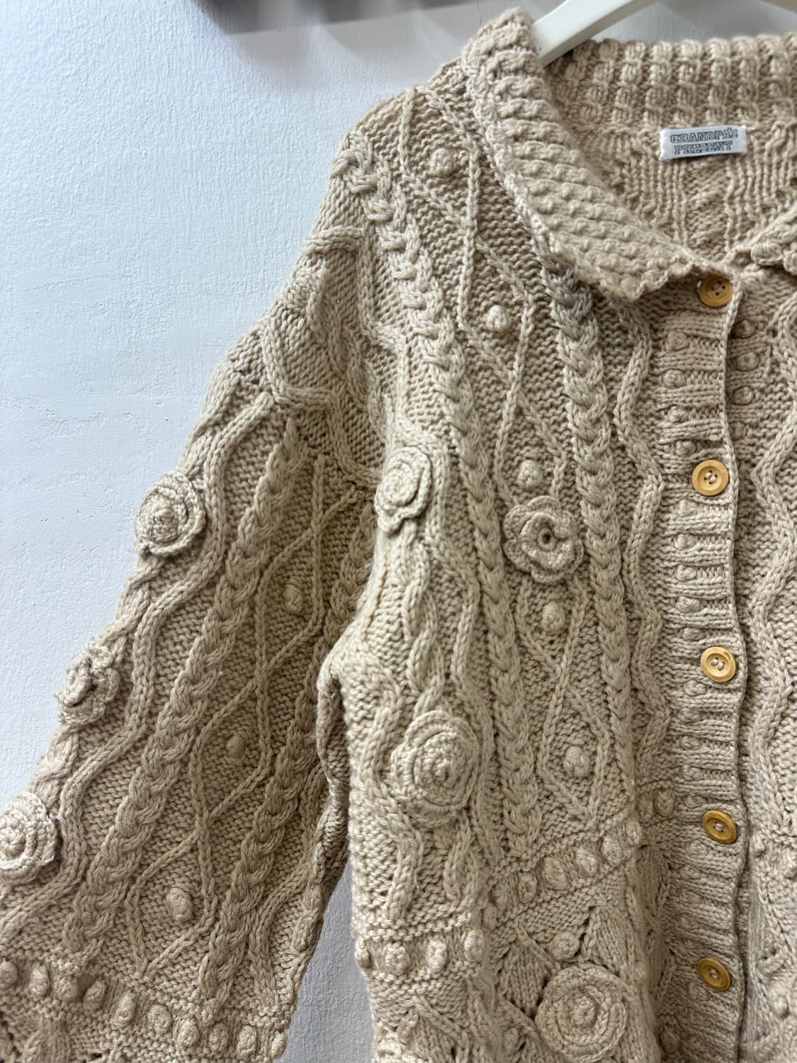 일본빈티지 울 100% 폼폼 플라워 둥근카라 니트 가디건 상품이미지4