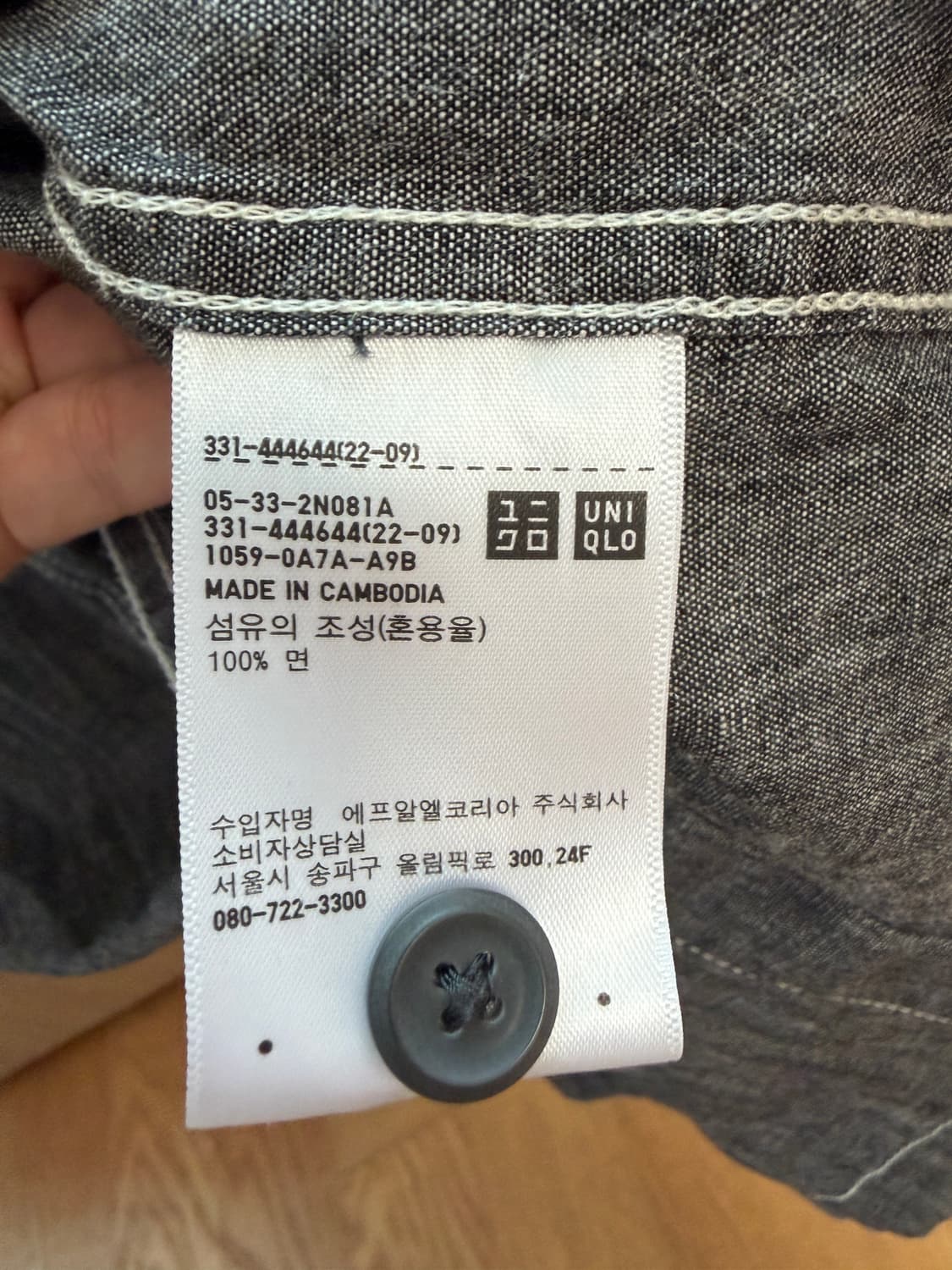 유니클로 jwa 샴브레이셔츠 반팔 블랙 상품이미지3