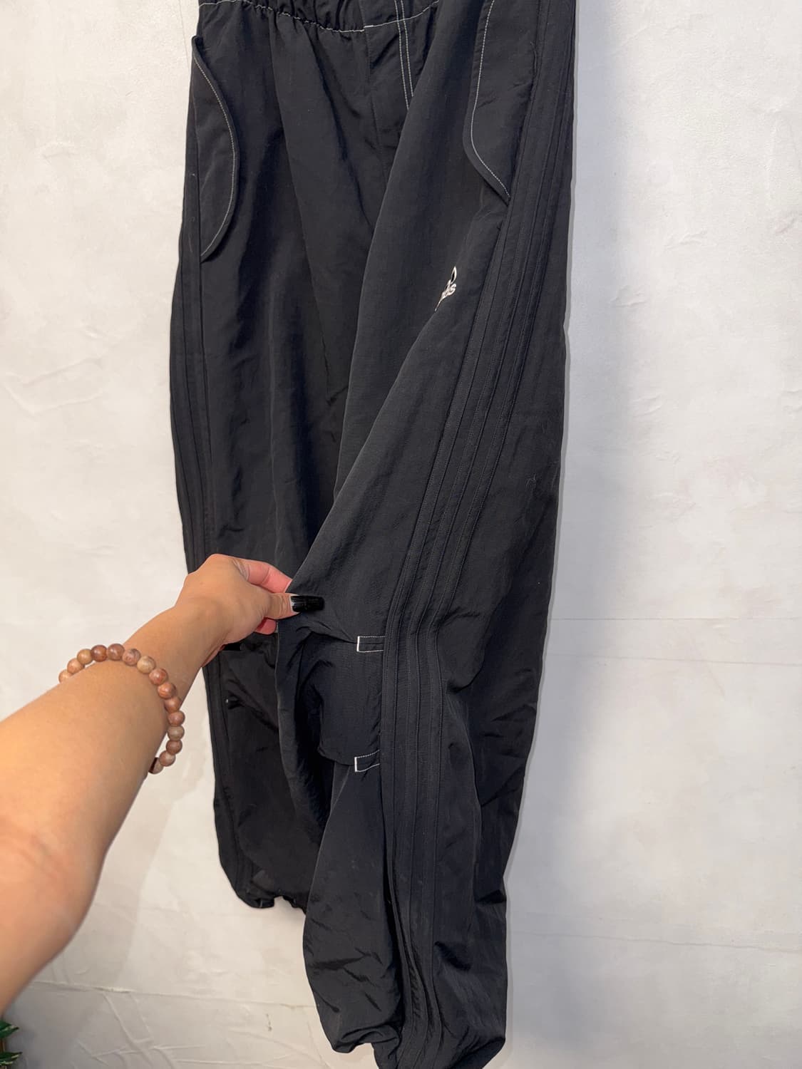 Adidas Originals parachute pants black 상품이미지3