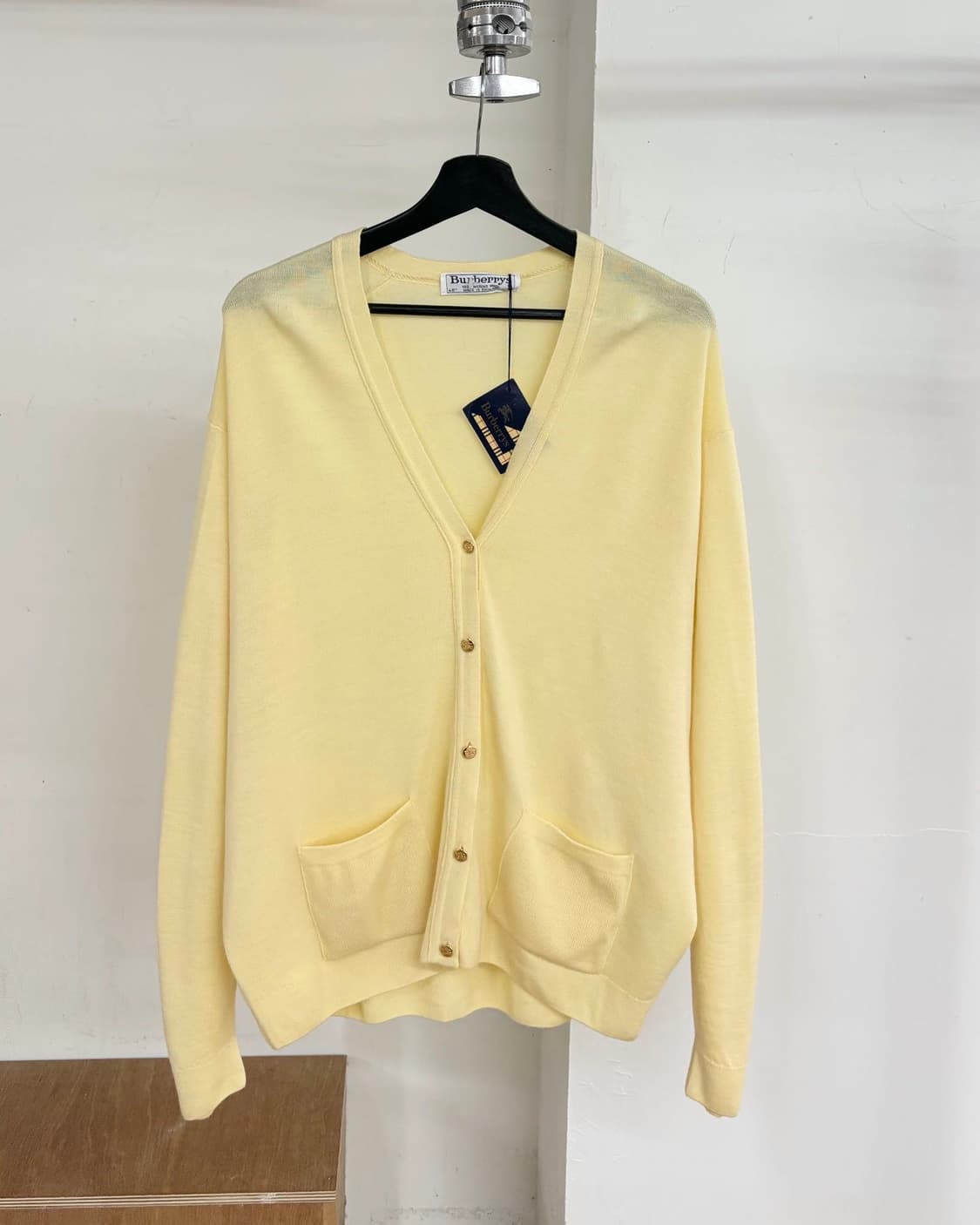 버버리 옐로우 금장 메리노 울 가디건 상품이미지1