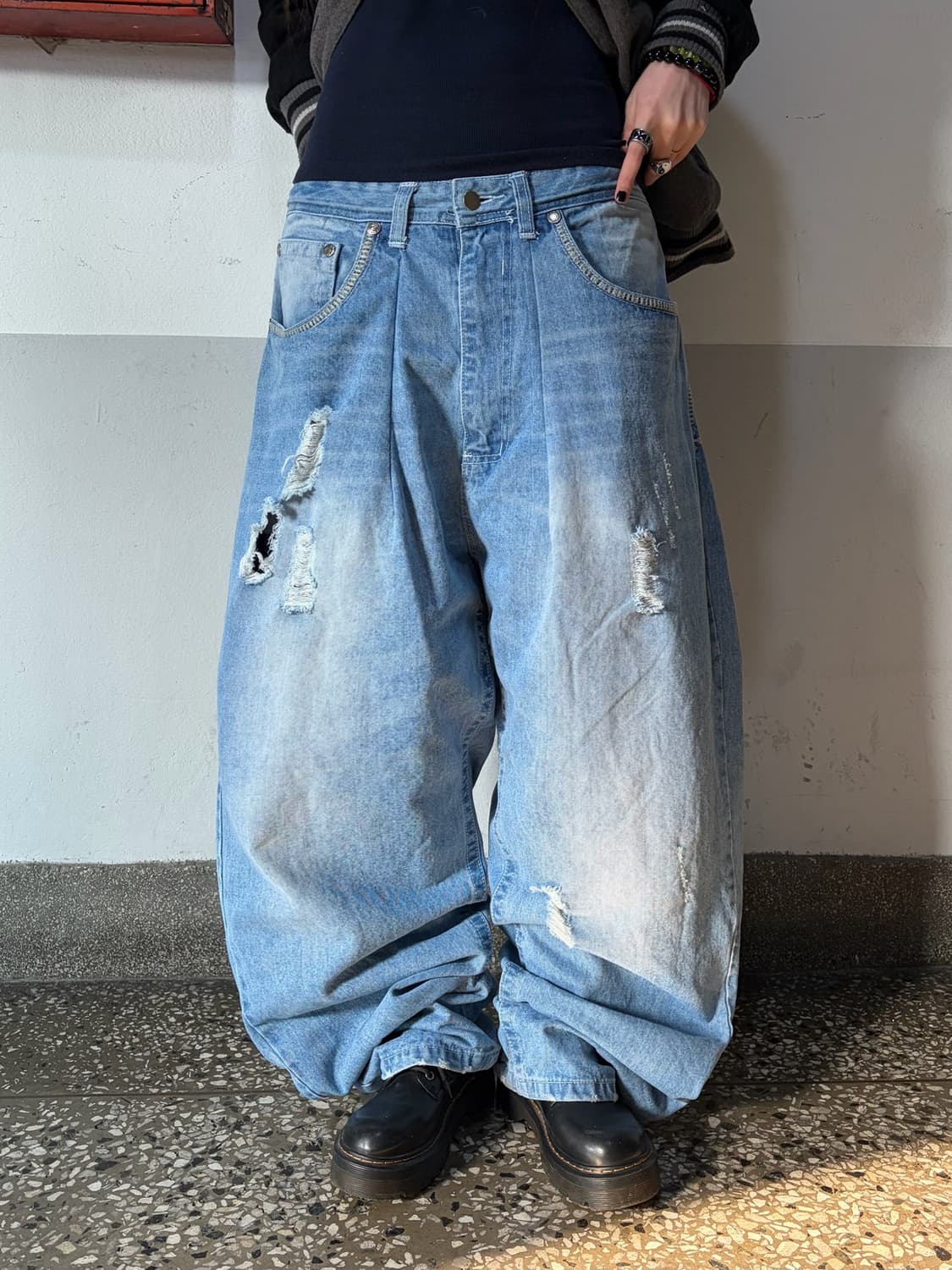 90s 올드스쿨 스크래치 라이트블루 오버 와이드 데님 팬츠 상품이미지1