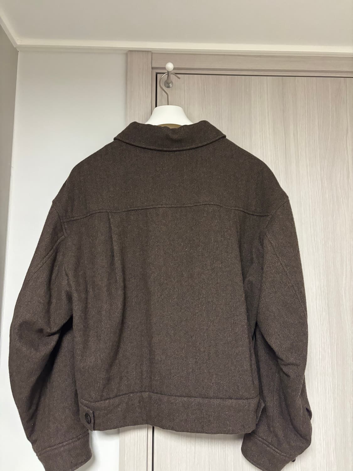 아모멘토 패디드 크롭 울 자켓 브라운 상품이미지7