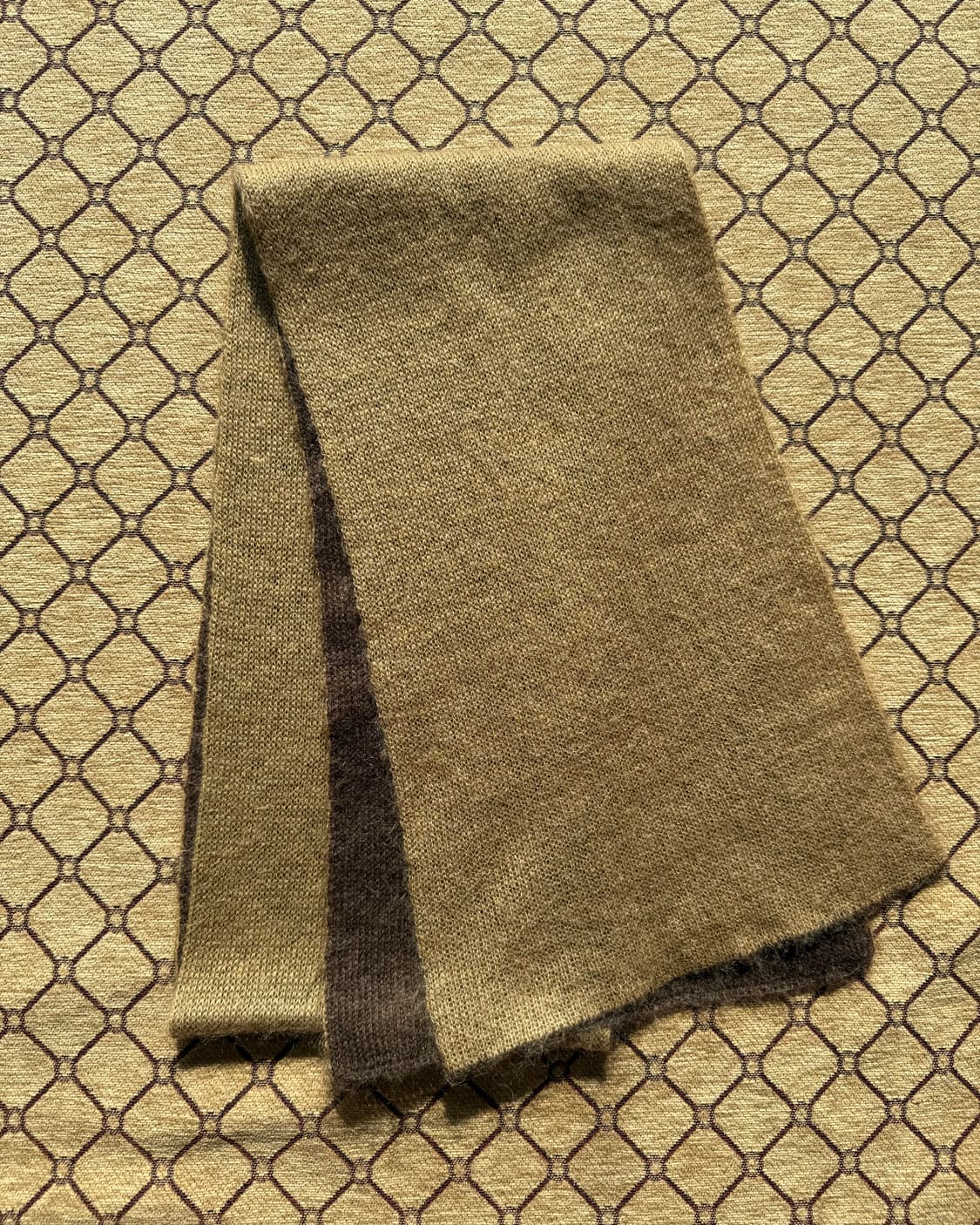 브라운 배색 머플러 상품이미지1