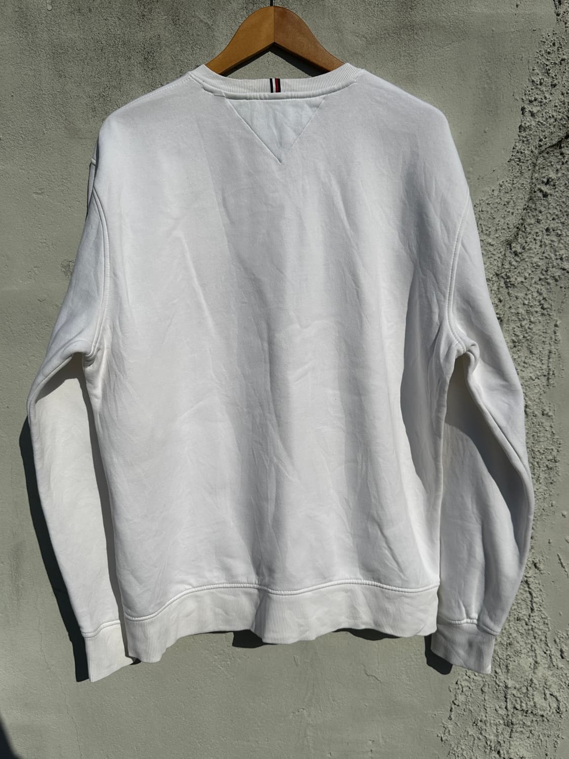 [XL] 타미힐피거 자수 화이트 맨투맨 스웻셔츠 상품이미지8
