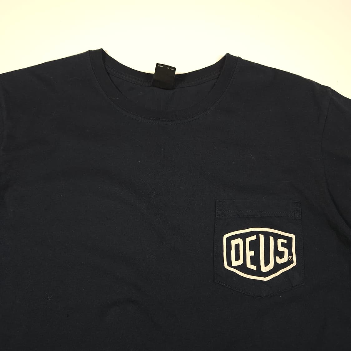 데우스 엑스마키나 네이비 반팔 티셔츠  상품이미지2