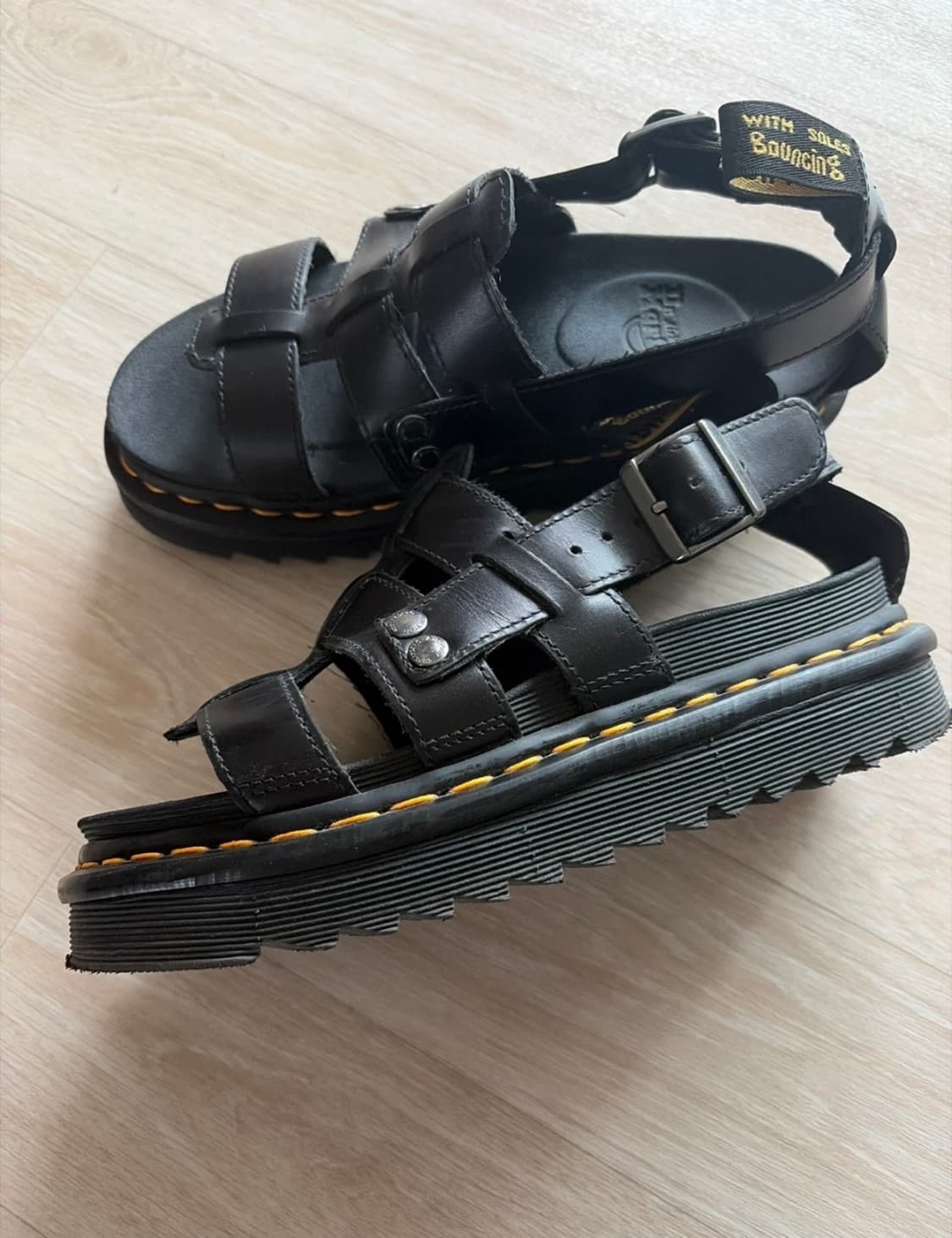 닥터마틴 샌들 상품이미지2