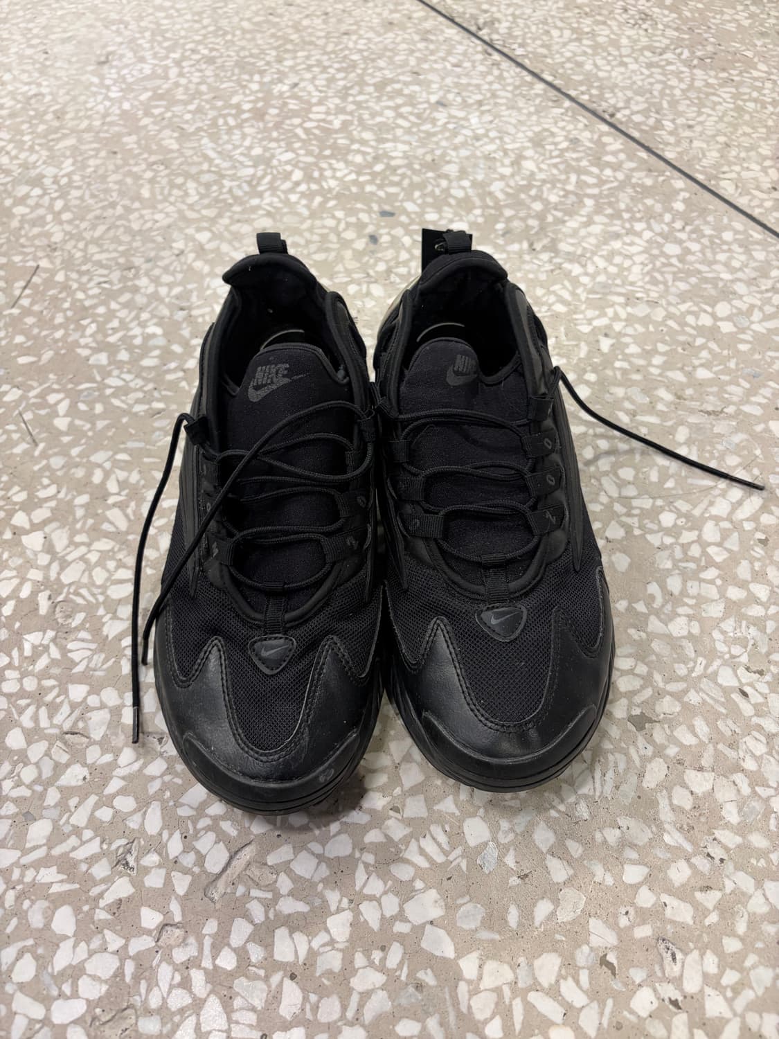 Nike All Black Low Profile Trail Sneaker 상품이미지2