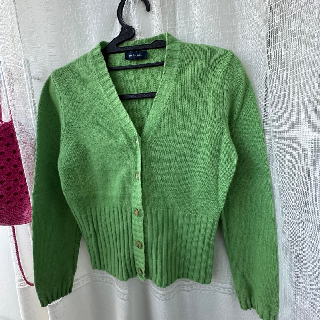 연두 브이넥 단추 보들 모 니트 가디건 상품이미지2