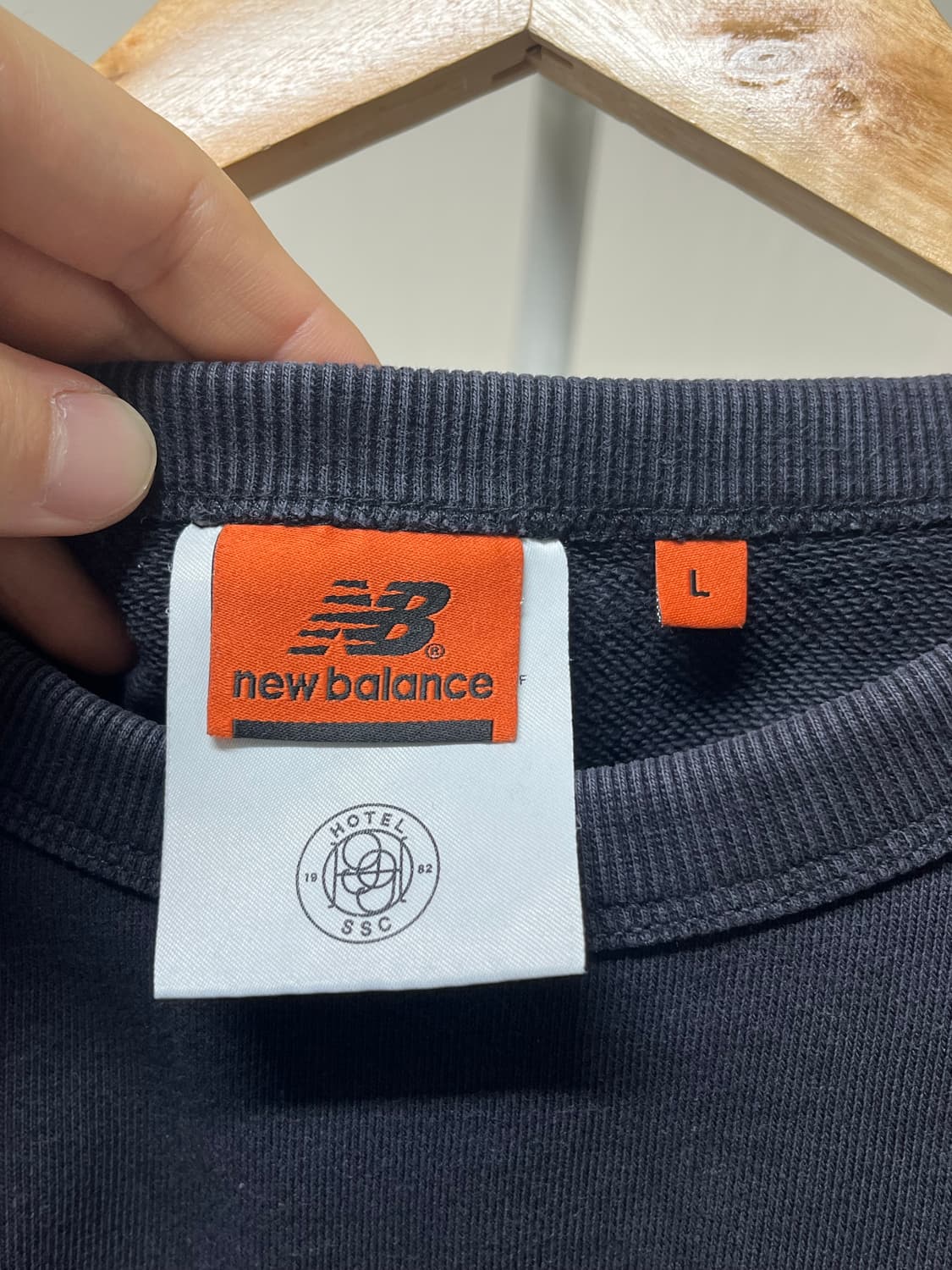 Newbalance x hotel990 pocket sweatshirt 상품이미지2