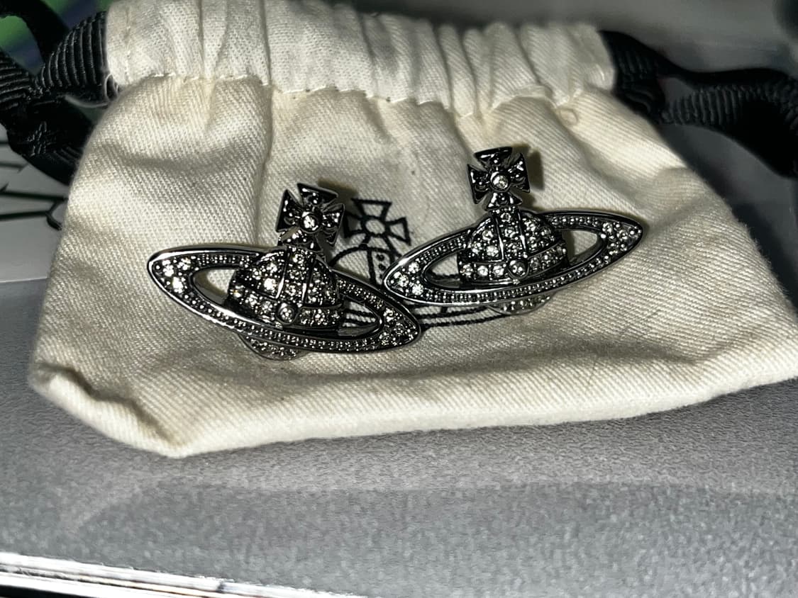 비비안웨스트우드 미니 바스 릴리프 이어링 상품이미지3