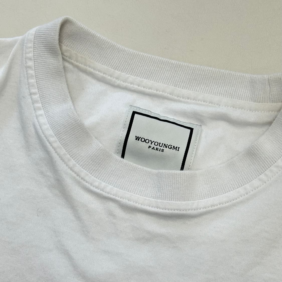 우영미 파리스 깃털 화이트 티셔츠 23ss 상품이미지4