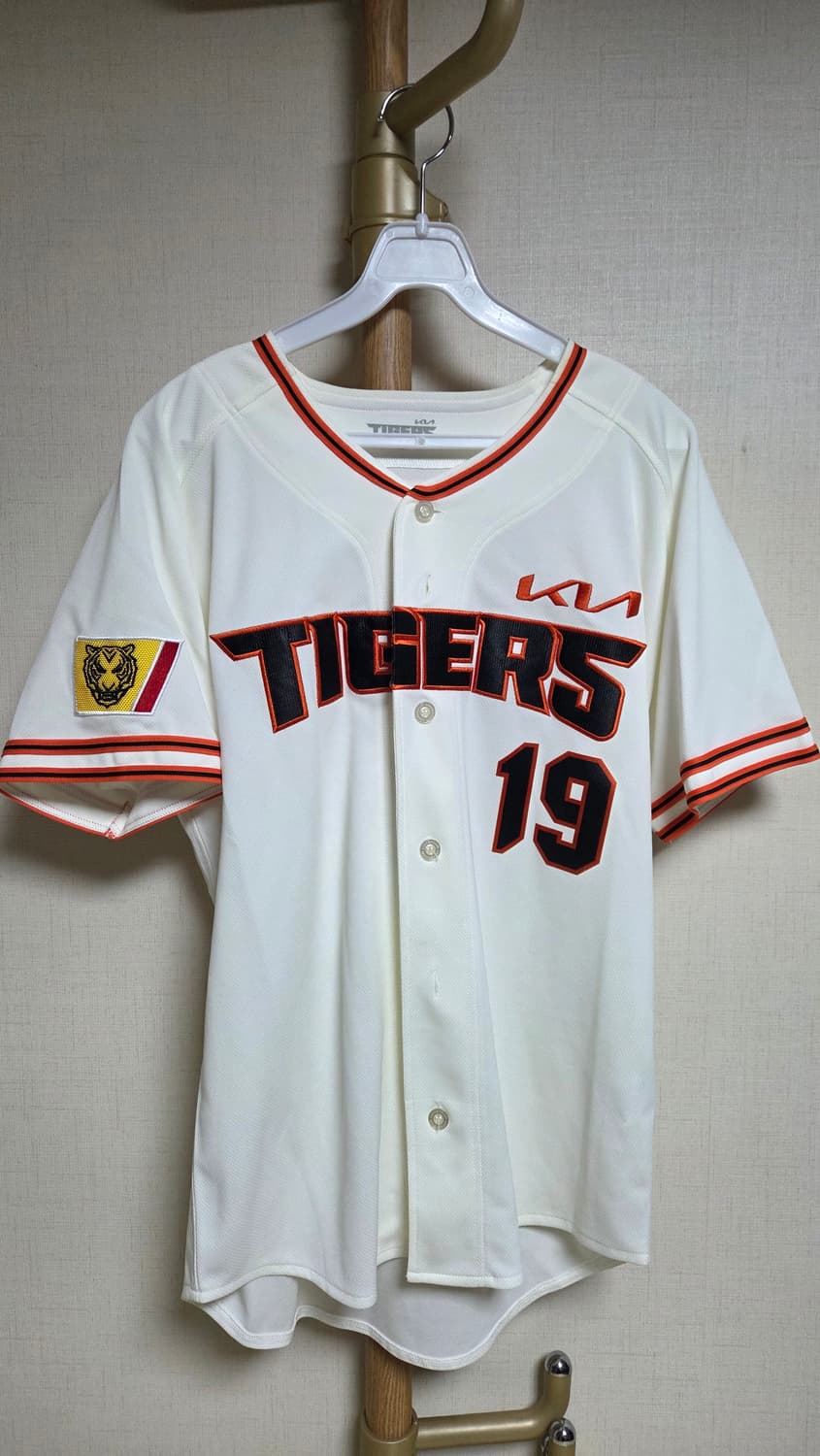 기아 타이거즈  19번 윤중현 유니폼 상품이미지2