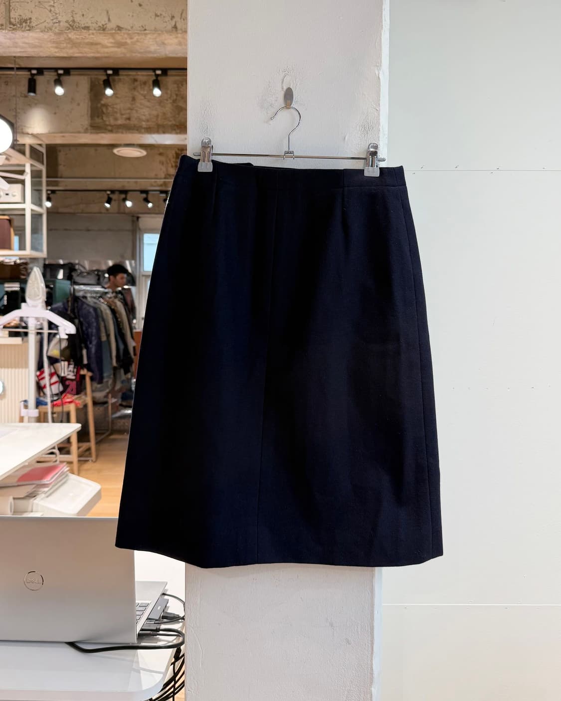 셀린느 네이비 골드 버튼 미디스커트  상품이미지5