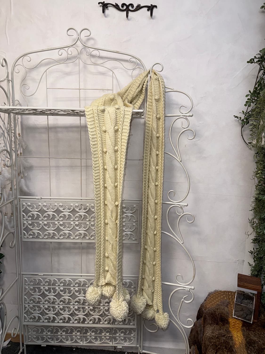 Ivory twist knit ball maxi muffler 상품이미지1