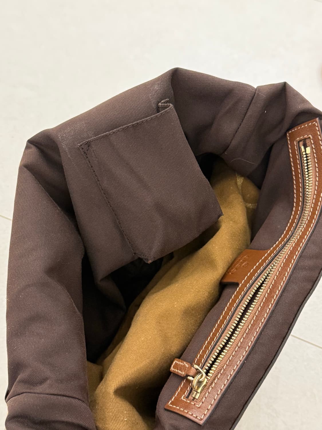 구찌 GG 캔버스 샬롯 미디엄 숄더백 상품이미지8