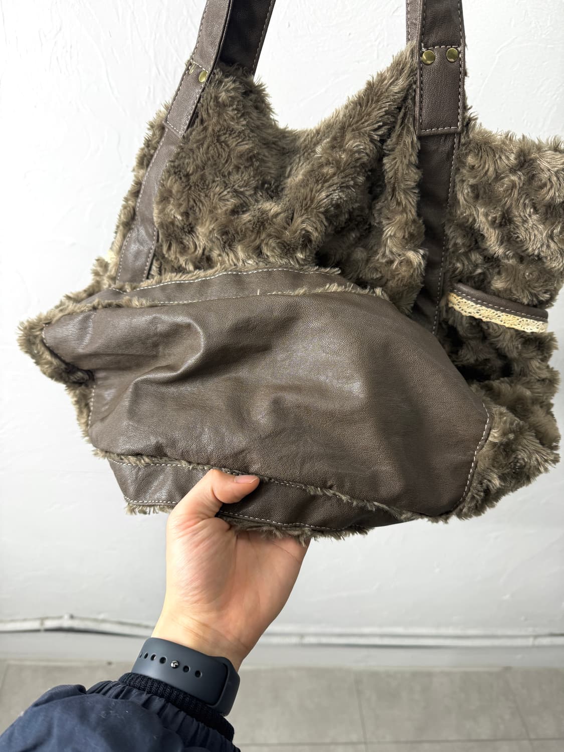 Hushush 퍼 숄더백 상품이미지3