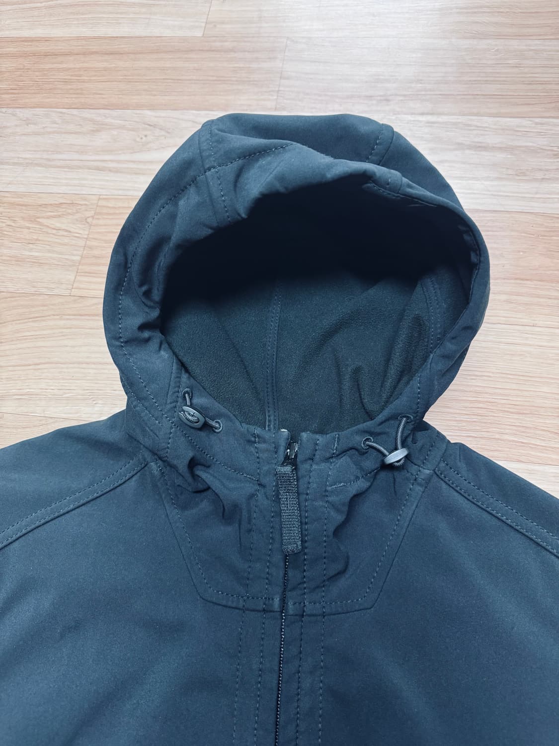 스톤아일랜드 소프트쉘 후드집업 블랙 M 상품이미지2