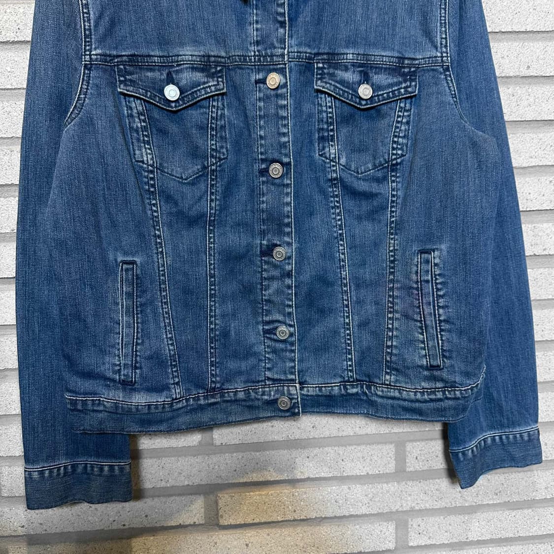 타미힐피거 데님 트러커 자켓 스판 인디고페이딩 디테일 상품이미지4