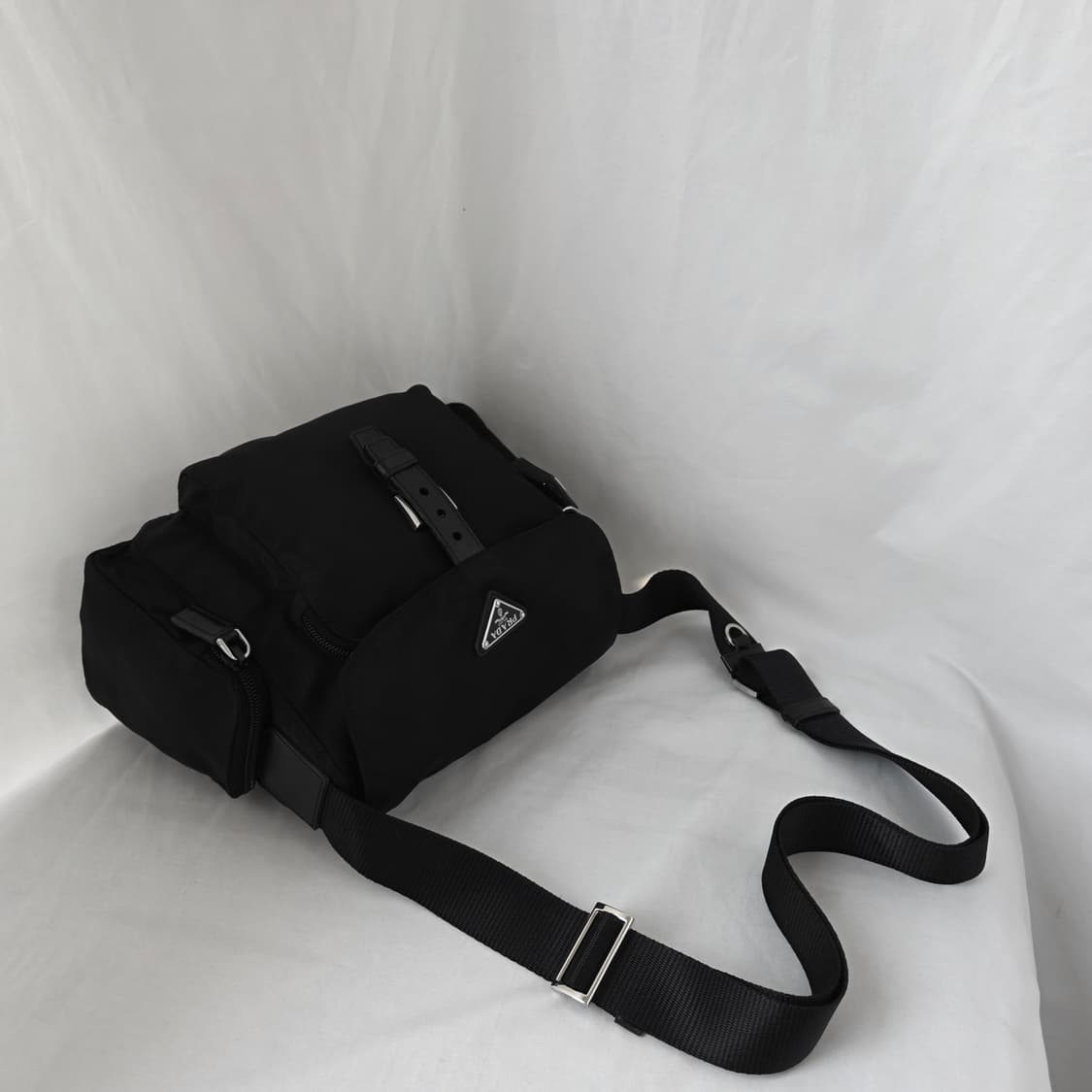 [정품 PRADA] 프라다 사이드 투포켓 나일론 크로스백 남녀공용 상품이미지3