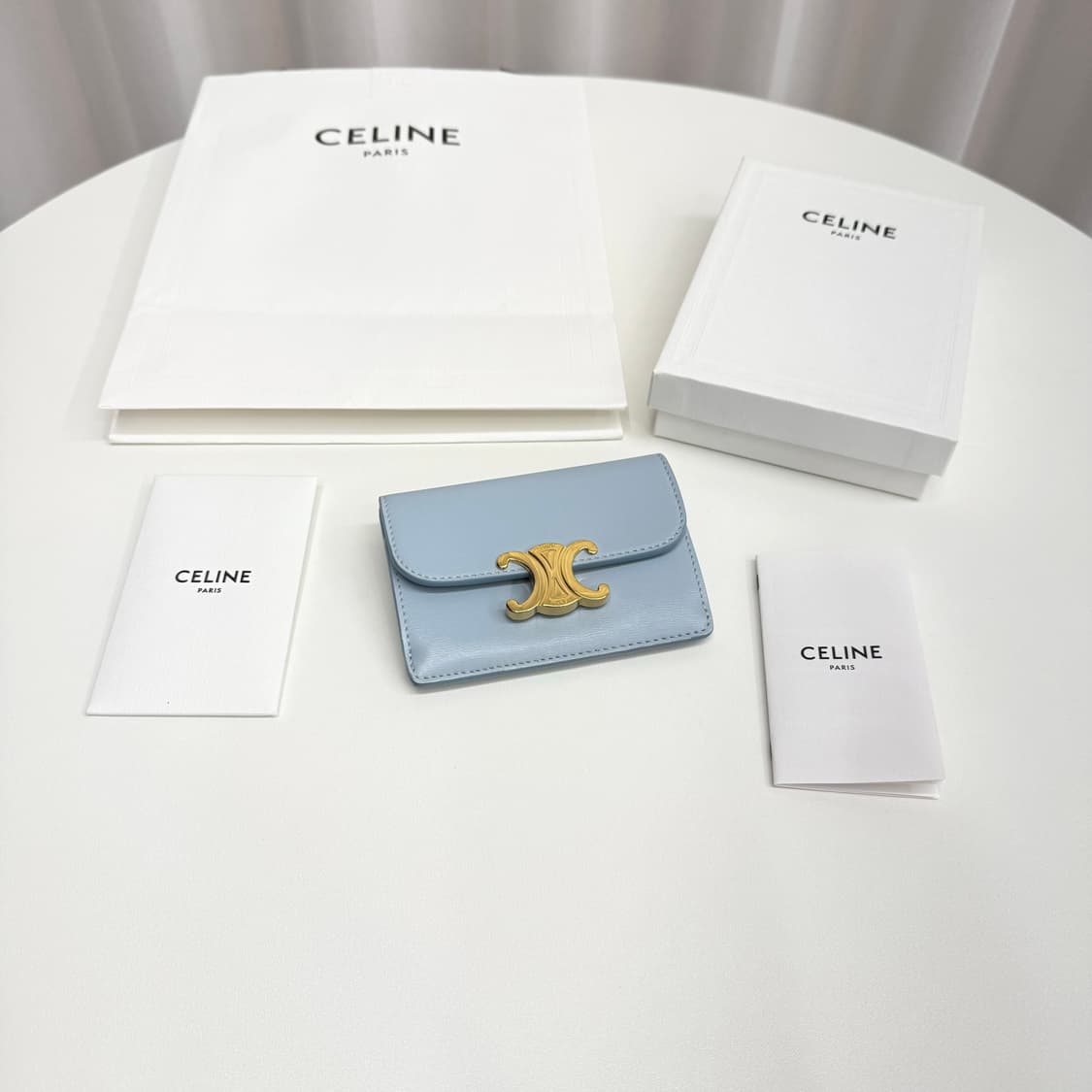 [정품] 셀린느 트리오페 플랩 지갑 페일 블루 상품이미지1