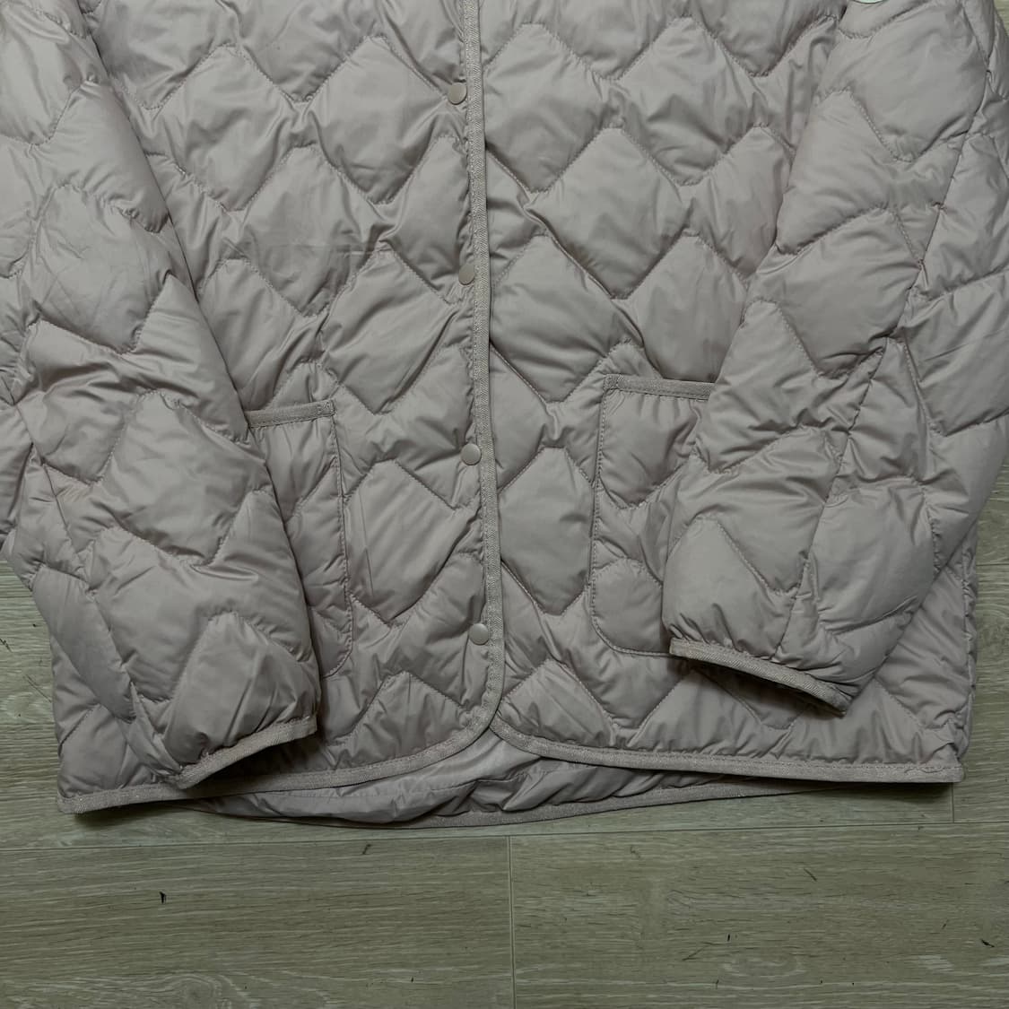 몽클레어 여성 구스다운 퀼팅 와펜 경량패딩 점퍼 [라이트 핑크] 0사이즈 상품이미지3