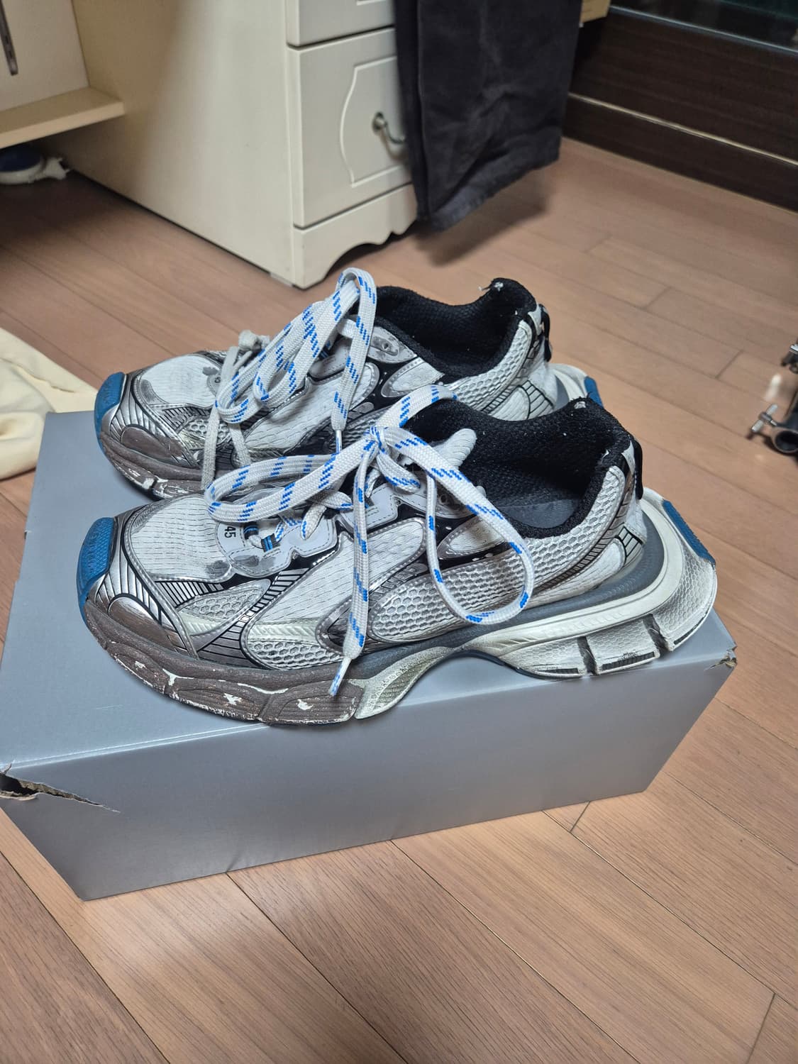 (급처)발렌시아가 3xl 원아웃 블루 45사이즈 판매합니다! 상품이미지1