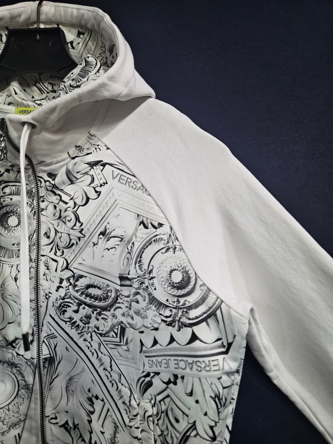 베르사체 진스 문양 화이트 남성 90~95 후드집업 자켓  상품이미지4