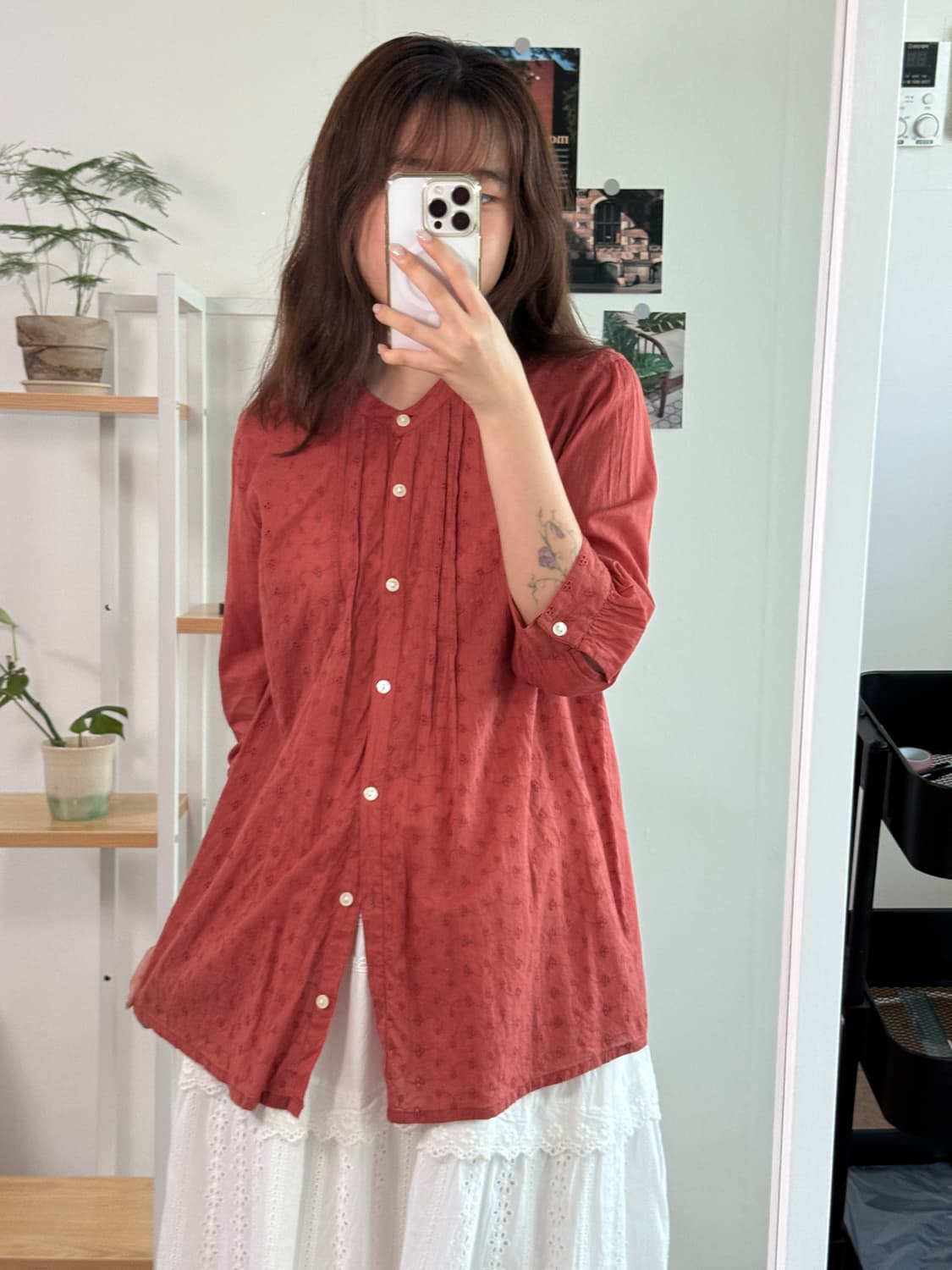 Dry rose 레드 펀칭 블라우스 상품이미지3