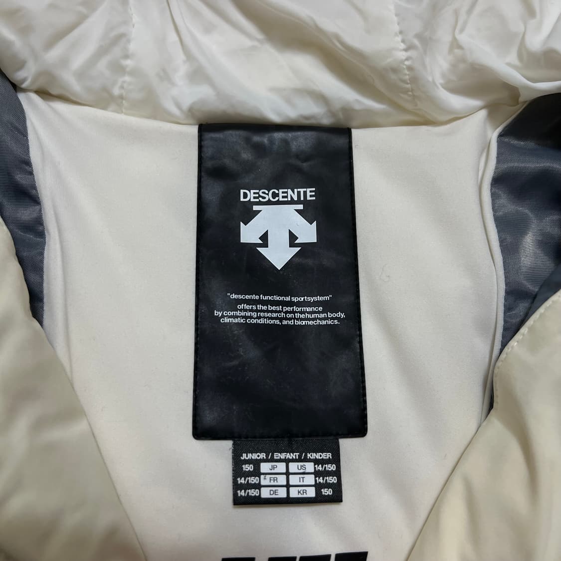 데상트 키즈 아우디 멀티패치 후드 스키패딩 점퍼 [아이보리] 150 상품이미지6