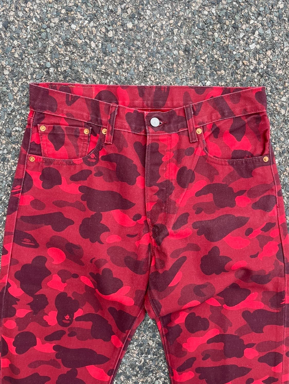 베이프 x 리바이스 레드 카모 데님팬츠 상품이미지2