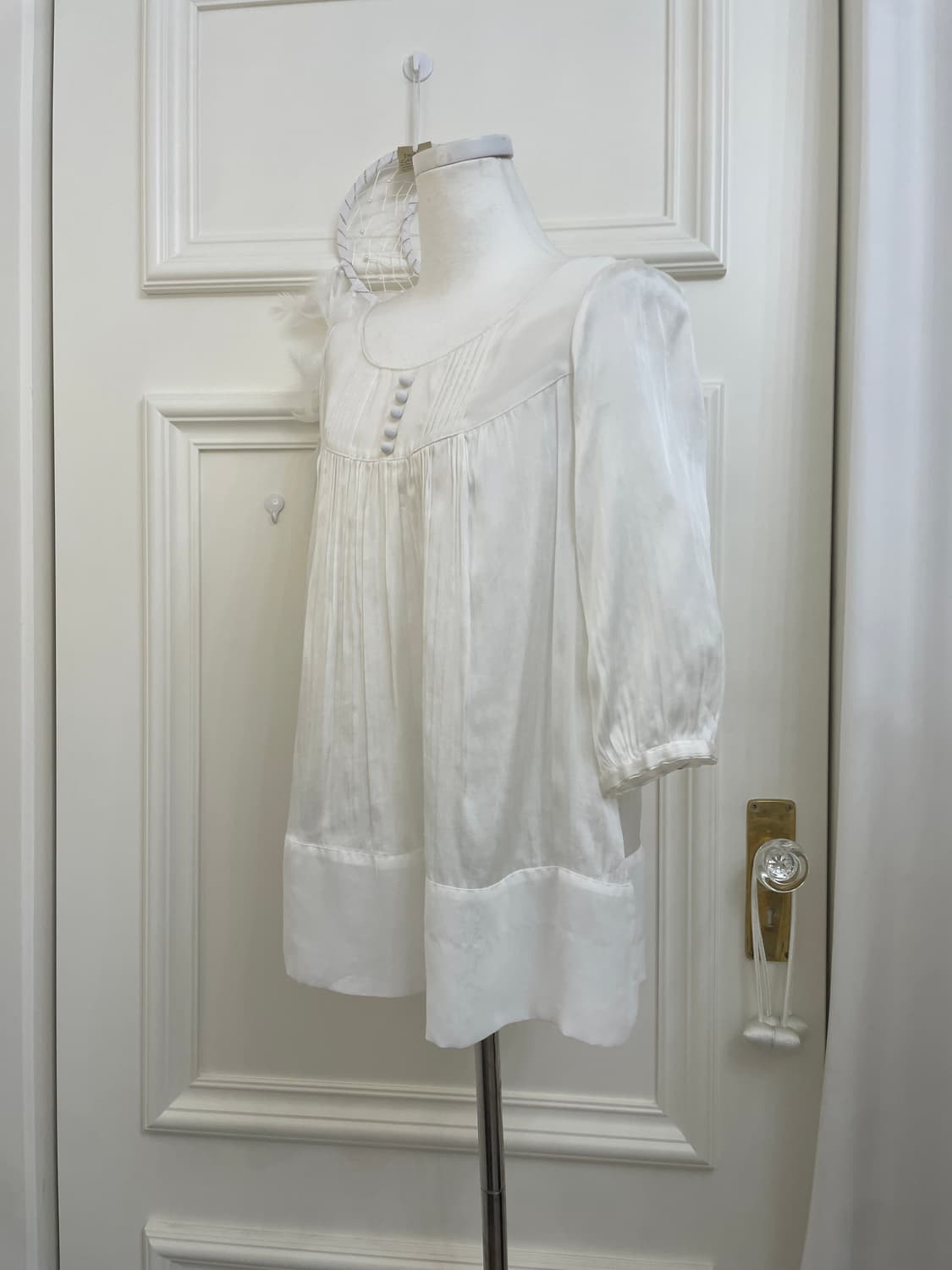 ivory puff satin pleats blouse 상품이미지2