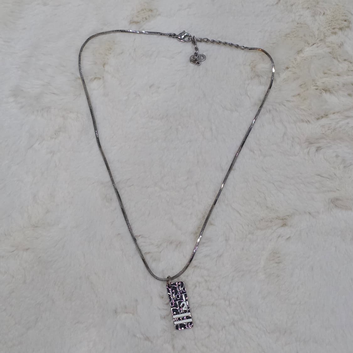 디올 트로터 dior 로고 플레이트 블랙 실버 목걸이(남녀공용) 상품이미지2