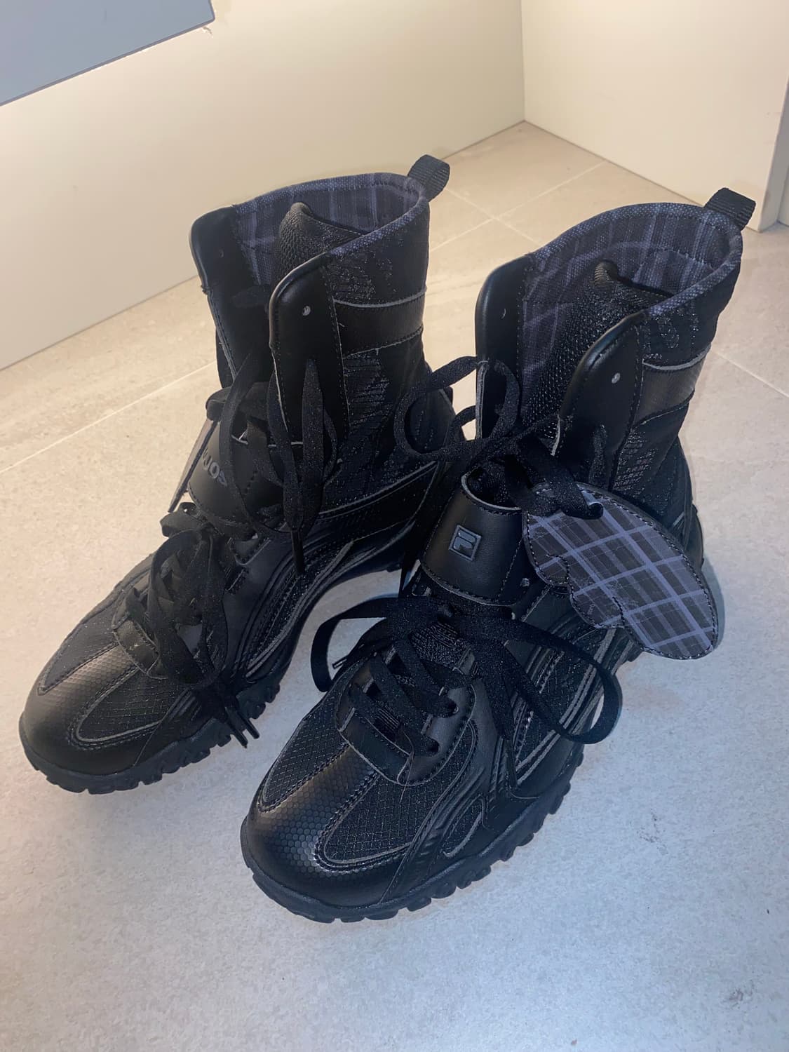 오호스 휠라 에샤페 미드 로우 그레이블랙 240 (날개 포함)  상품이미지2