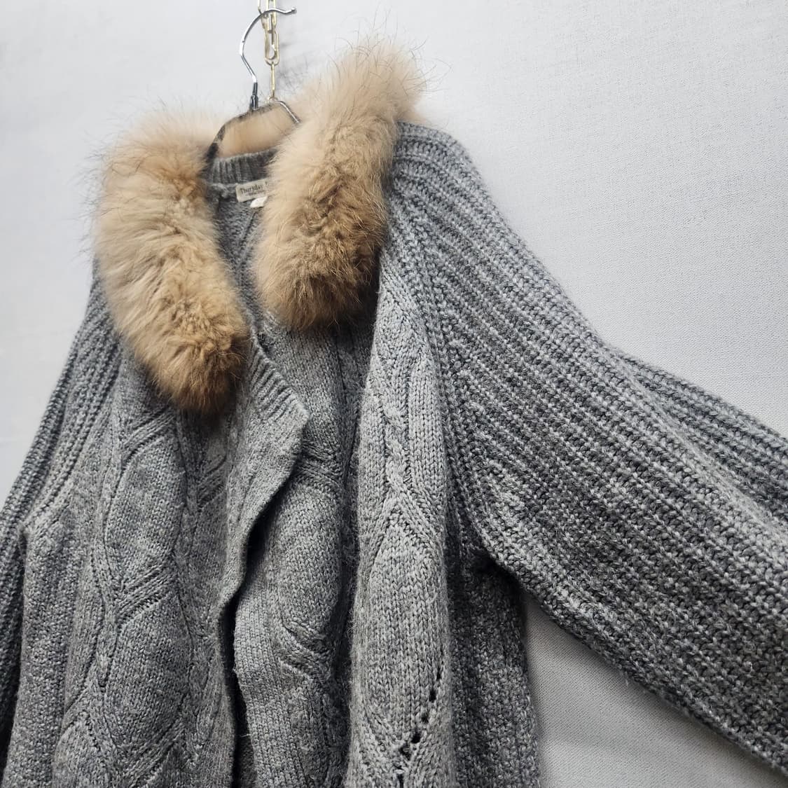 써스데이 아일랜드 라쿤퍼 망토가디건 FREE 상품이미지2