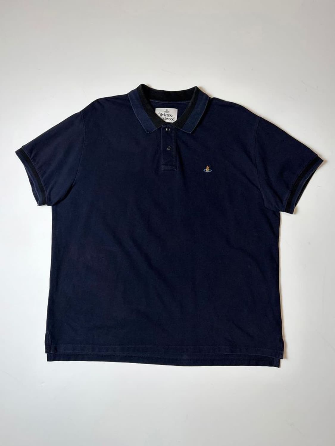 비비안웨스트우드 클래식 자수 로고 반팔 카라 티셔츠 PN9388 상품이미지1