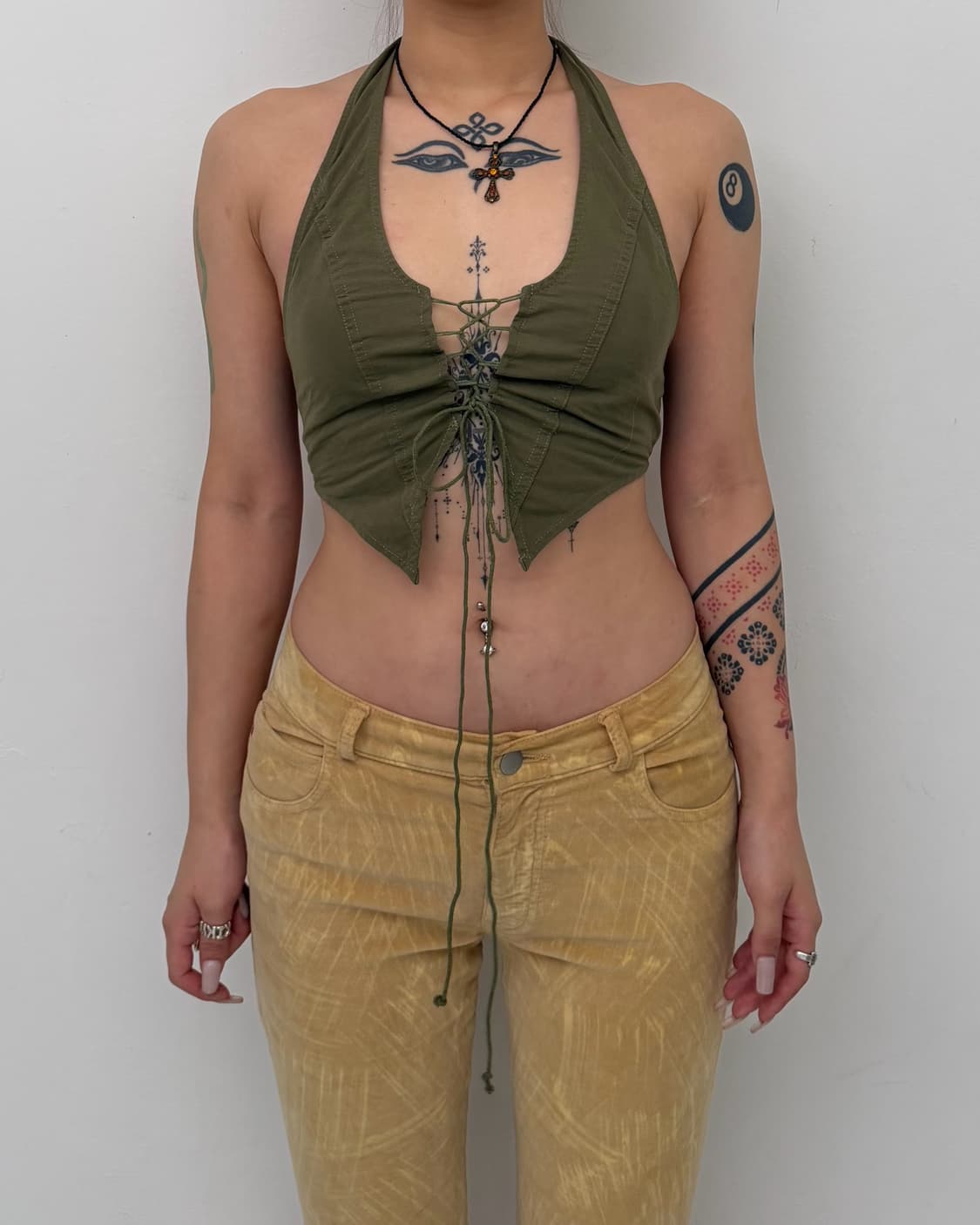 카키 홀터 스트랩탑 상품이미지1