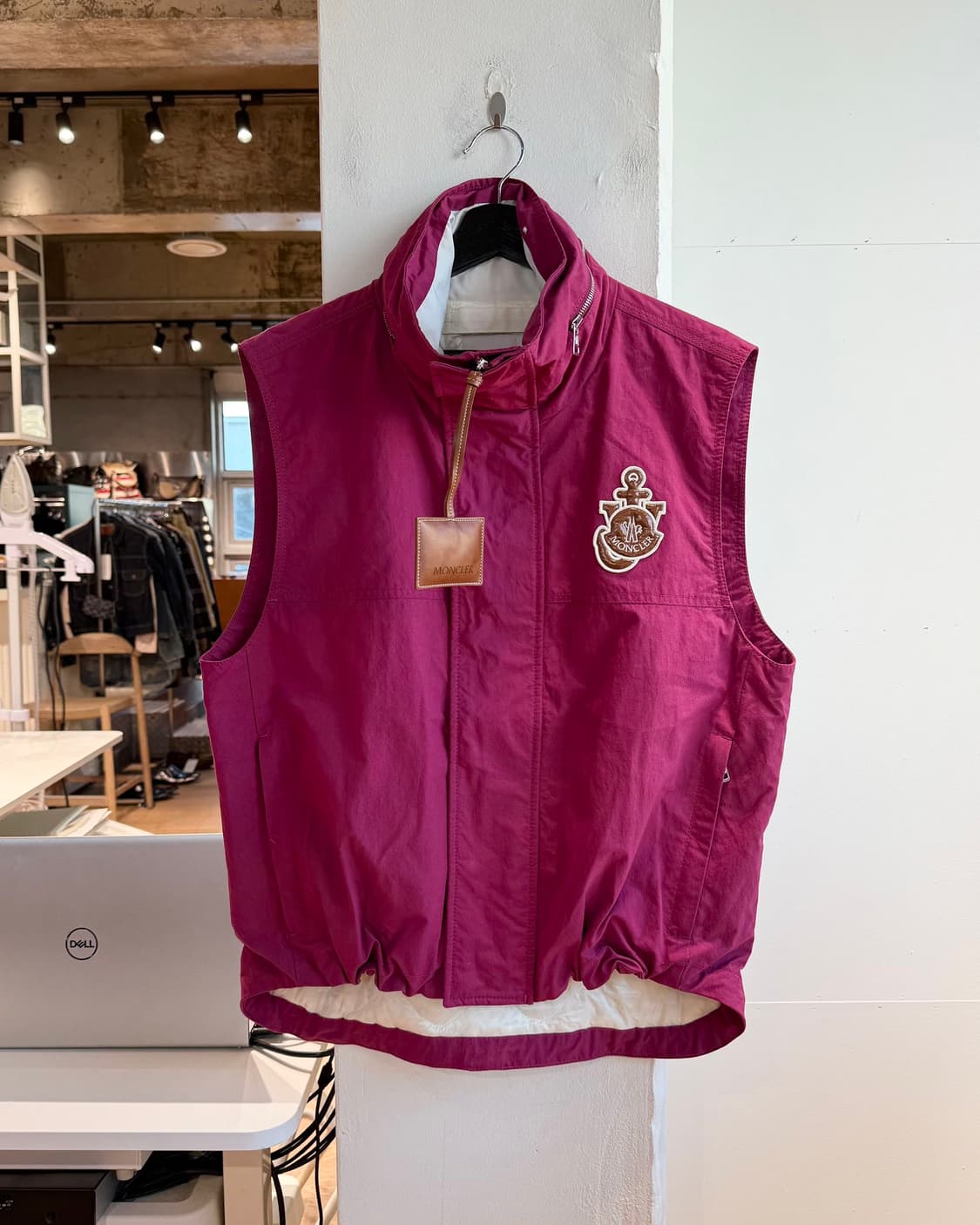 몽클레르 x jw앤더슨 핑크 트라이판 베스트 점퍼  상품이미지2